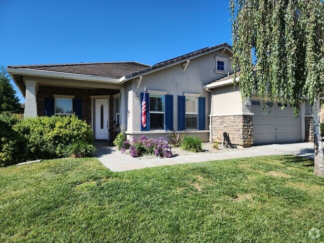 Building Photo - Beautiful Newman Home!