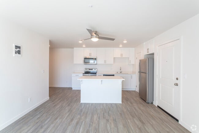 2 BR, 1 BA - 900 SF