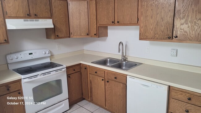 Kitchen - 309 Ash Ct Unit A