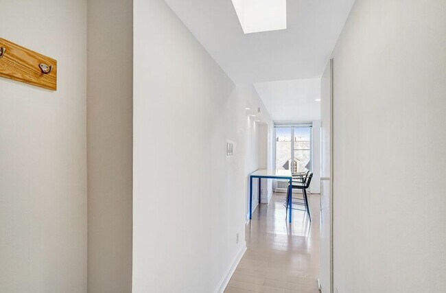 Photo - 1800 R St NW