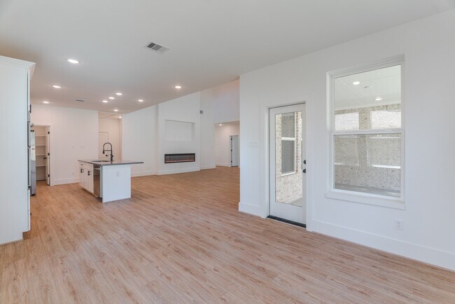 Photo - 3203 Hemingway Dr