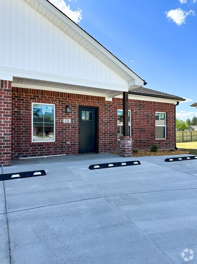 Building Photo - 1724 Rosemary Drive Rental