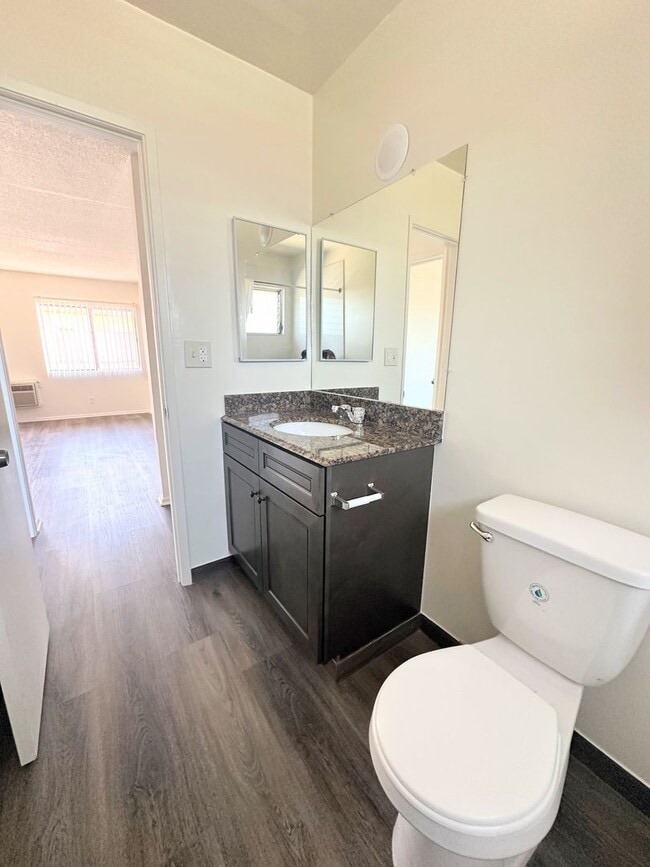 Photo - Nicely updated 1bd/1ba with parking includ... Unidad #22