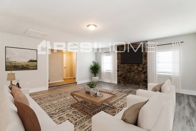 Photo - 1001 John Reagan St
