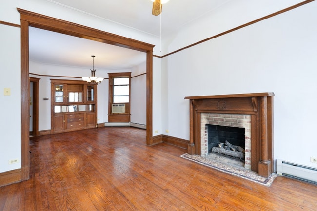 3231 N Seminary Ave Unit 2