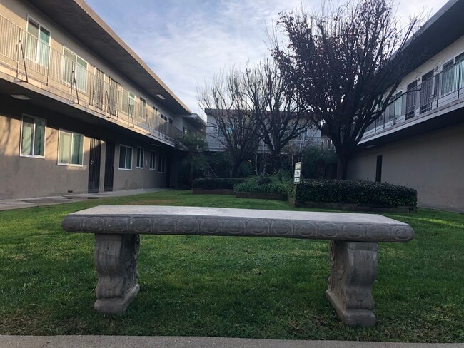 Photo - Twin Oaks Apartments