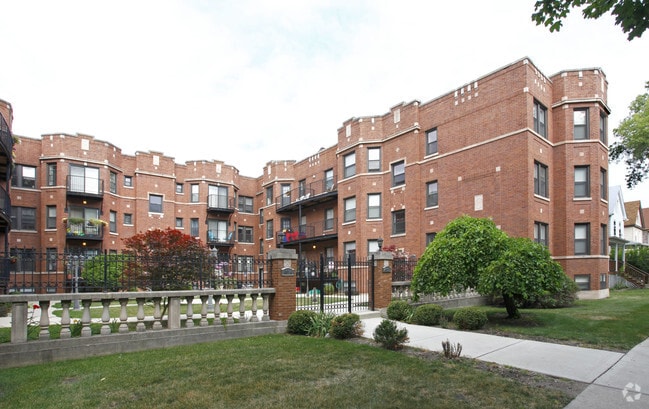 Building Photo - Maynard at 4014 North Central Park