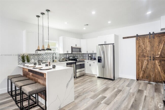Building Photo - 1747 NW 45th St Rental