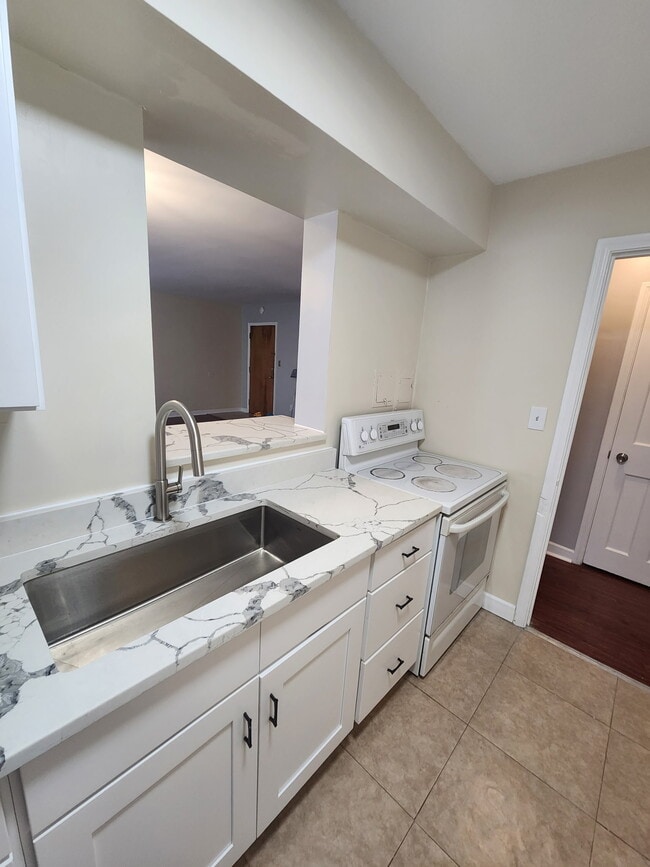 13797 Cedar Rd Unidad 201