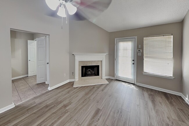 Photo - 1633 Dexter Ln