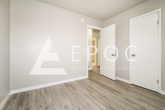 Photo - 409 Woodland Dr