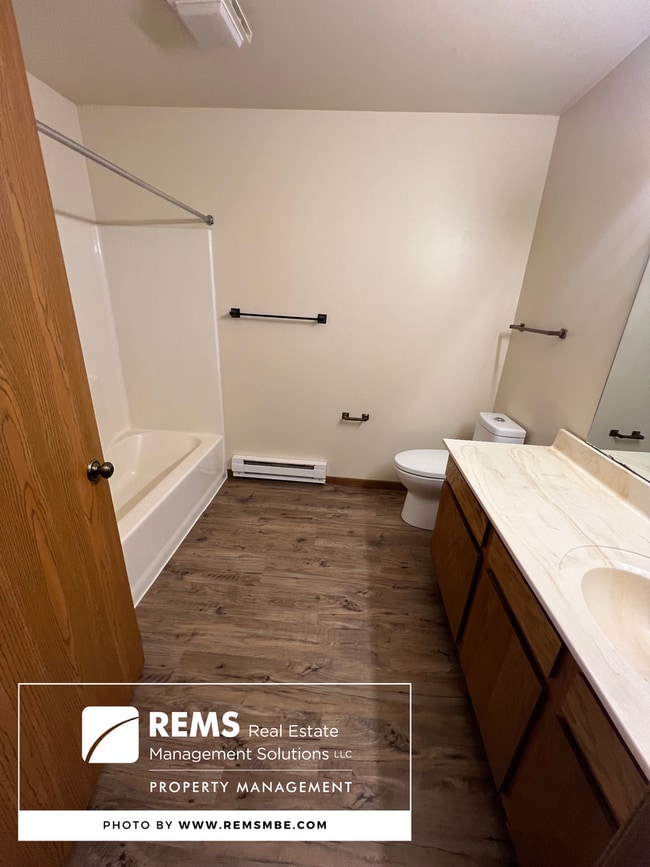 Photo - 503 7th St Unit 6