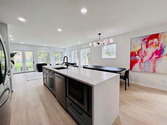 Photo - 323 Gross St