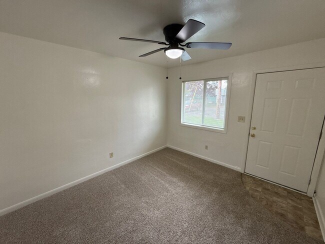 Photo - 1570 Bellevue St SE