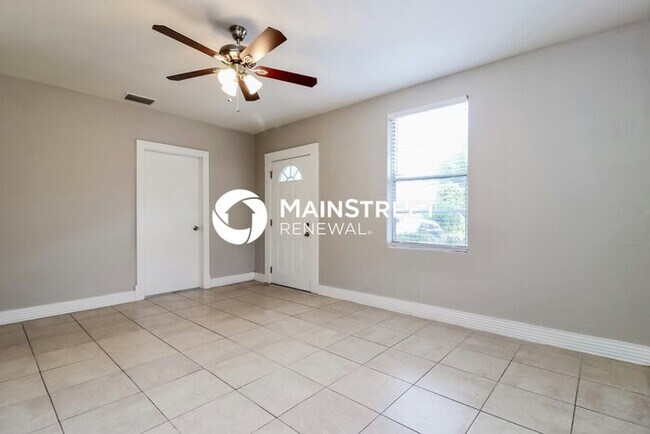 Photo - 4 Bedroom Pet-Friendly Home in Tampa, FL with Main Street Renewal