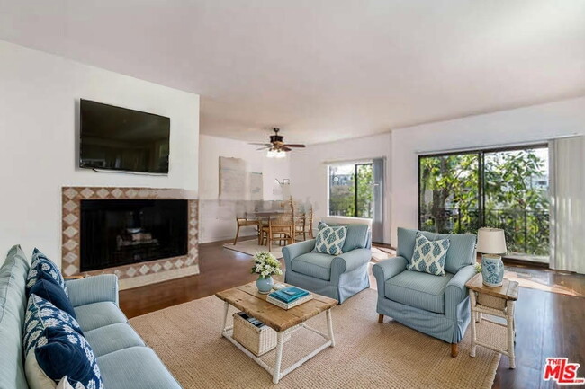 Building Photo - 11928 Kiowa Ave Unit #202 Rental