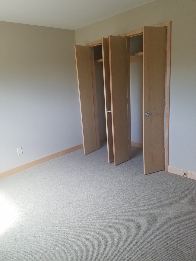 Greenway Village Apartments For Rent in Lauderdale, MN