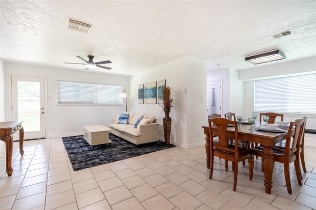 Building Photo - 4855 Sulley Dr