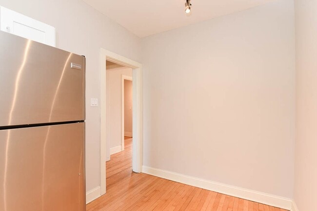 Photo - 2231 N Rockwell St Unit B4