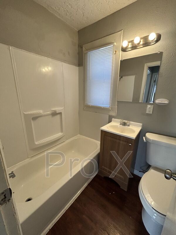 Photo - 126 E 13th St Unit Apt. 10