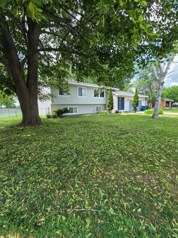 Photo - 9755 Nathan Ln N