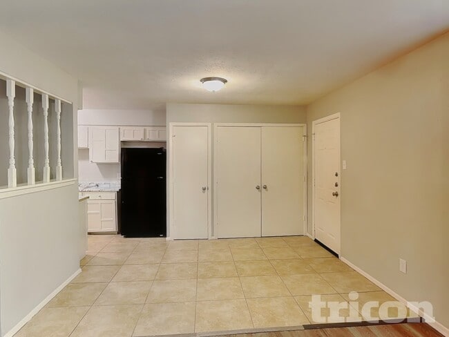 Photo - 1555 Willowbrook St