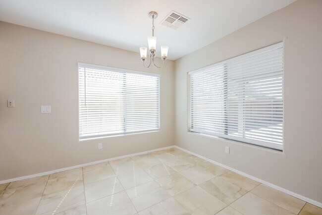 Photo - 2255 E Parkside Ln