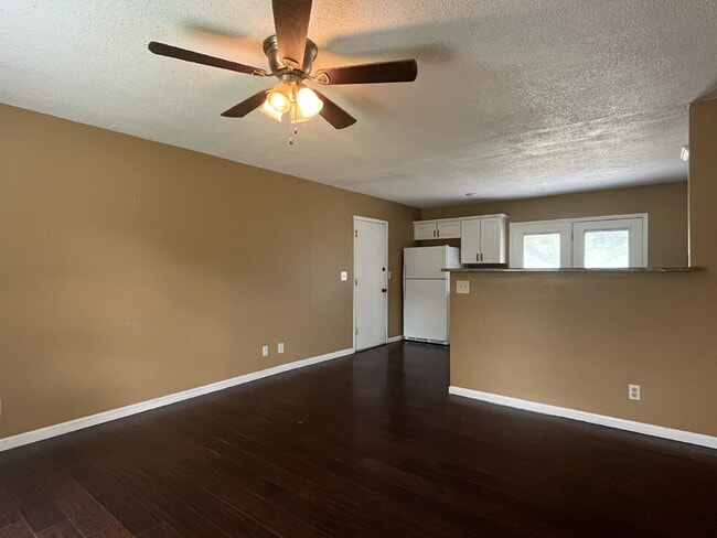 Building Photo - 3 Bedroom Home for Lease!!