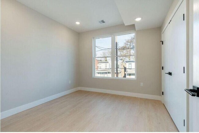 Photo - 660 Brooklyn St