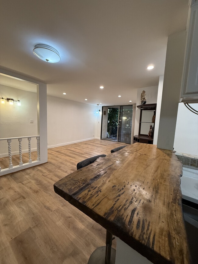 Building Photo - 439 S Catalina Ave Unit 101 Rental