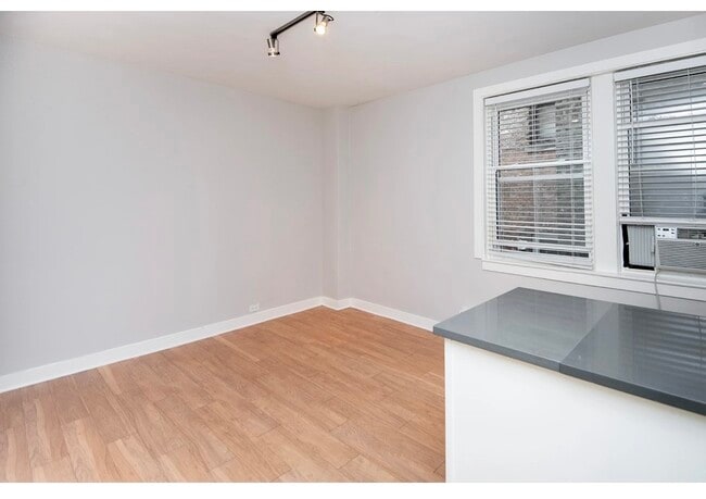 Photo - 511 W Belmont Ave