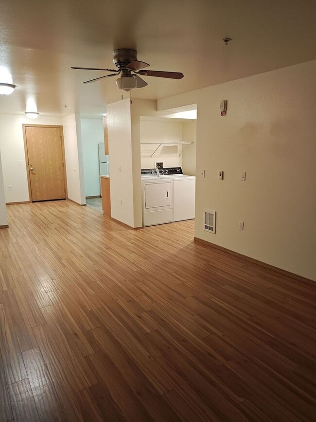 Photo - 3 bedroom 1 bath - Washer/Dryer in unit! Corner unit comes with a garage! $500 off first month's ... Unidad G112