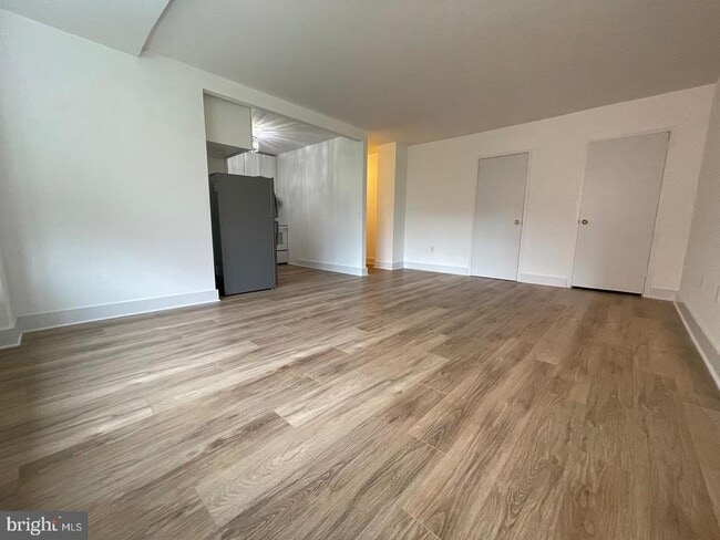 Building Photo - 1021 Arlington Blvd Unit 748