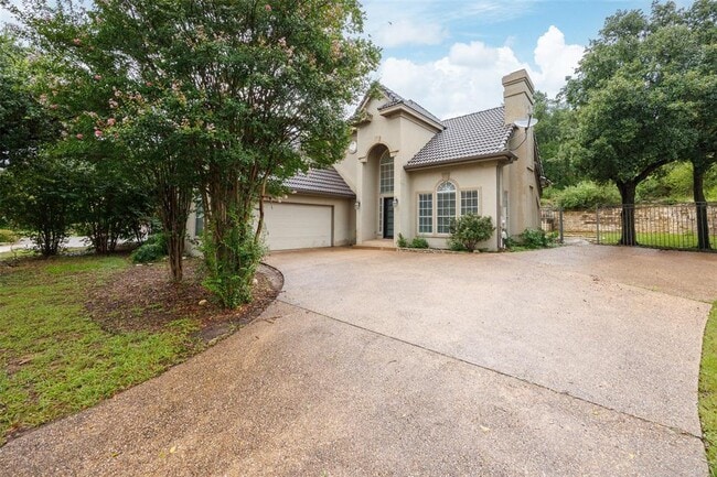 Photo - 1604 Lakeway Blvd House