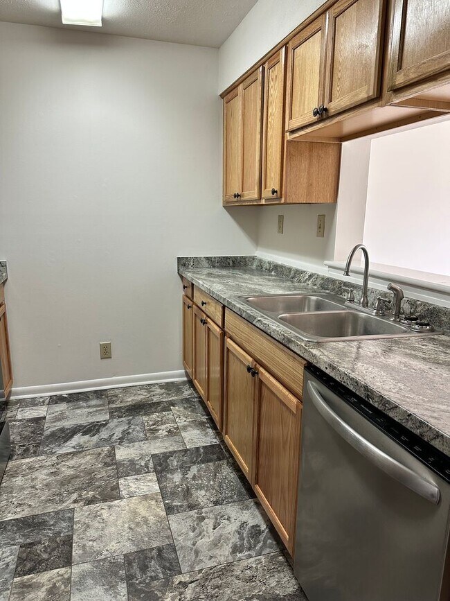 Photo - 2 bedroom townhouse in The Midlands! Avail...