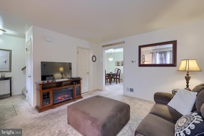 Photo - 6 Tiffany Ln