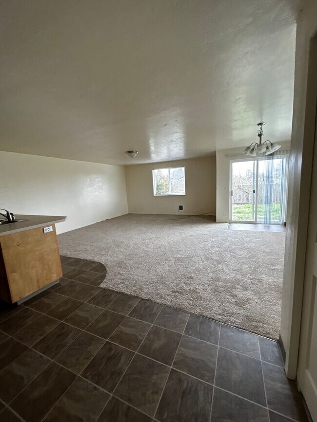 Photo - 858s9 Unit 858