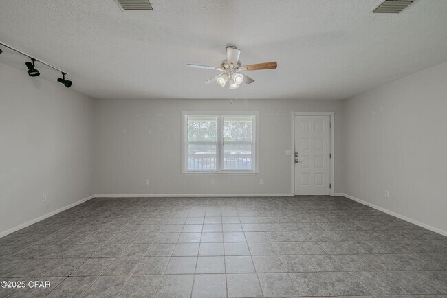 7813 N Lagoon Dr