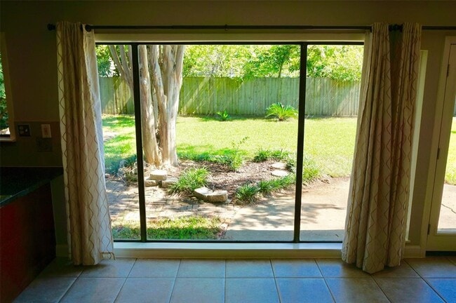 Building Photo - 9538 Meadowglen Ln