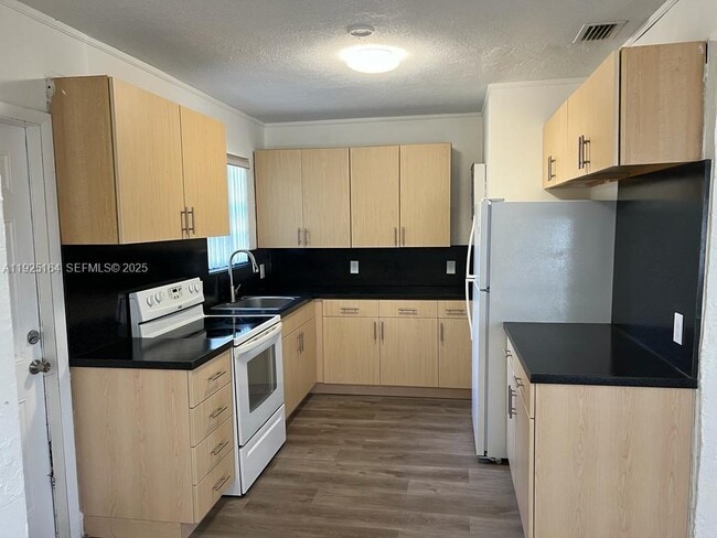 Photo - 1707 NW 14th Ct