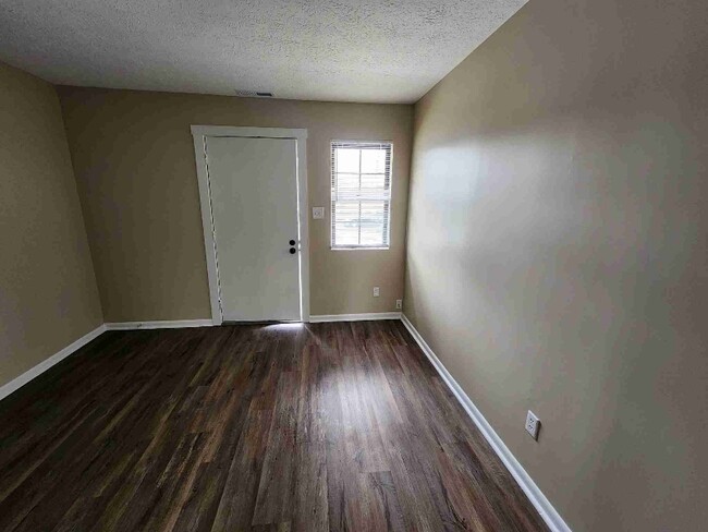 Photo - 530 N Union St