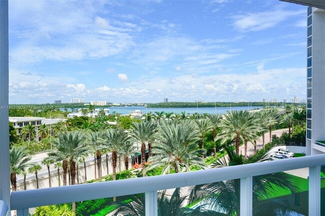 Building Photo - 10275 Collins Ave Unit 523