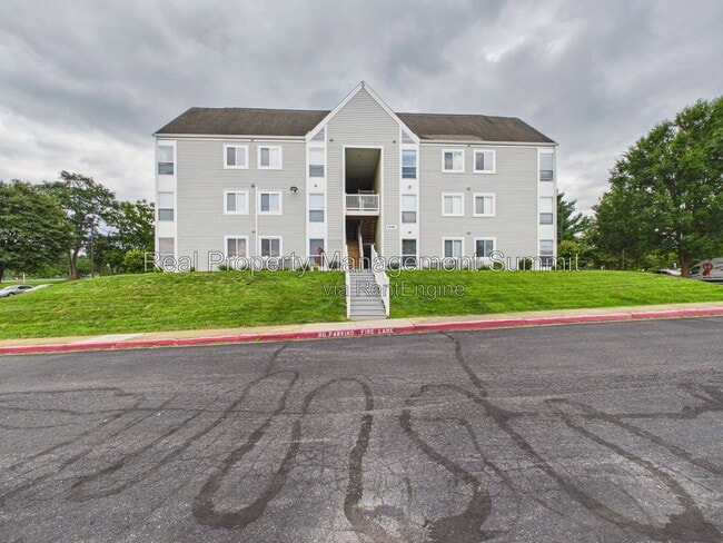 Building Photo - 1336 Hunters Rd Unit Apt C