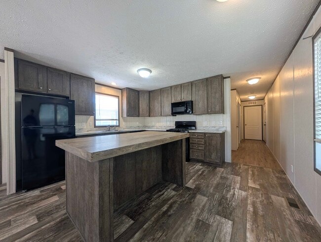 Photo - 38055 Leverette Ave