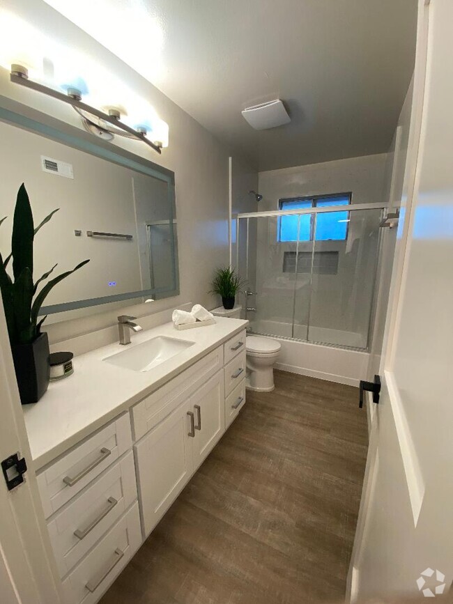 Building Photo - 705 W Valley Dr Rental