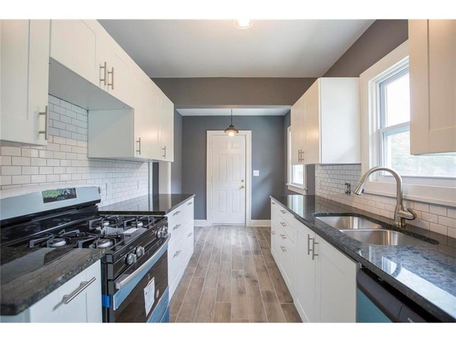 Photo - 5919 Kenwood Ave