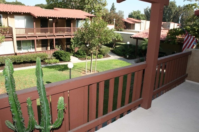 Photo - 1000 W MacArthur Blvd Unidad 68 Rental