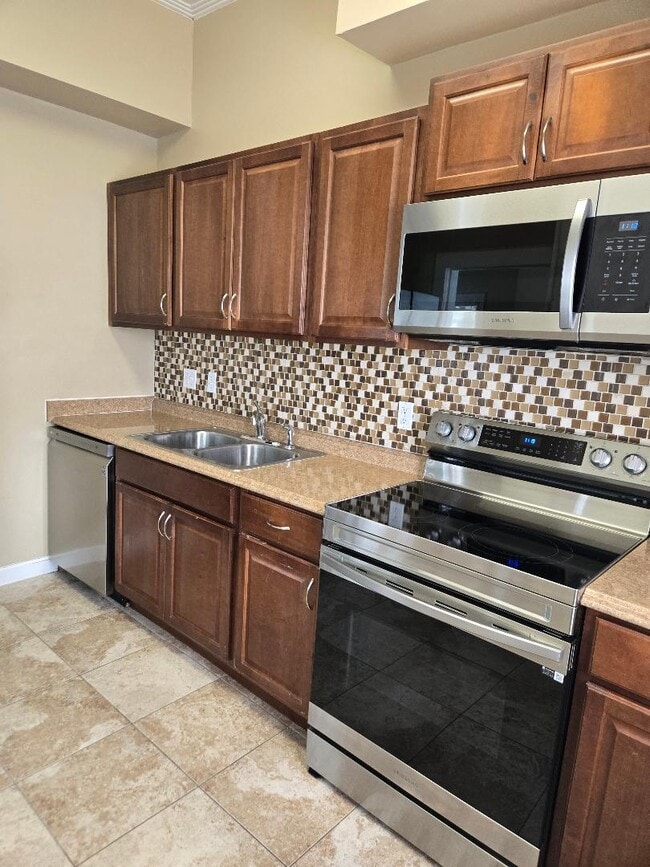 Building Photo - 955 Aragon Ave Unit Apt A