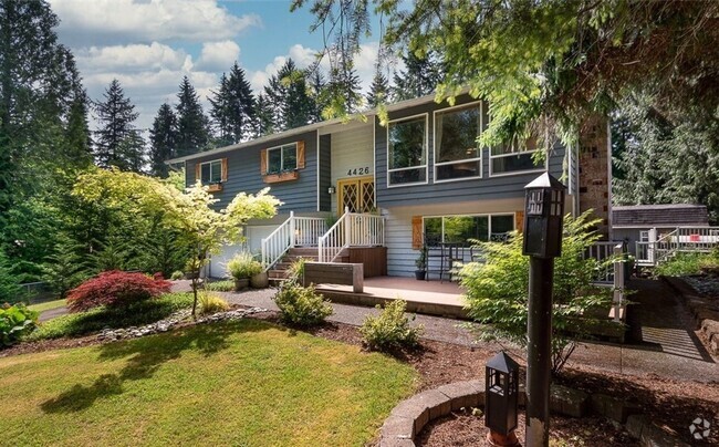 Building Photo - Large Tranquil 3BD/3BTH Home for Rent in B...