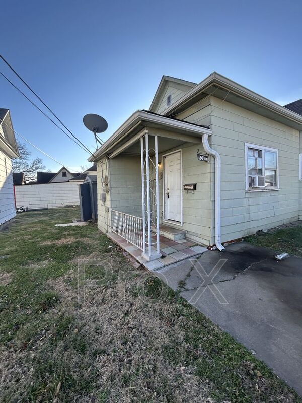 Photo - 302 E 7th St Unit 302 E. 7th Apt 1/2